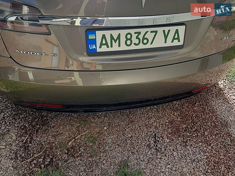 Лифтбек Tesla Model S 2016 в Житомире
