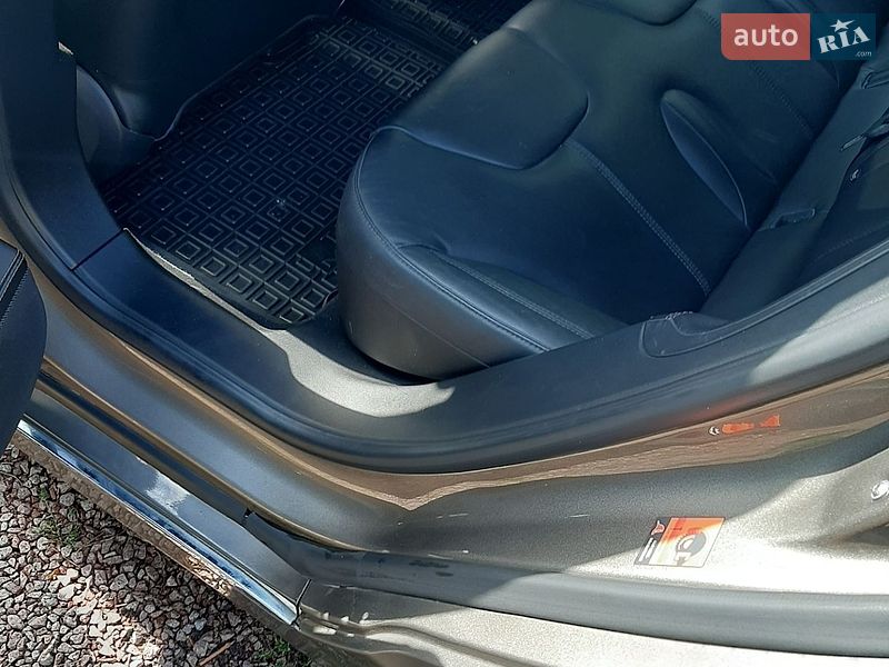 Лифтбек Tesla Model S 2016 в Житомире