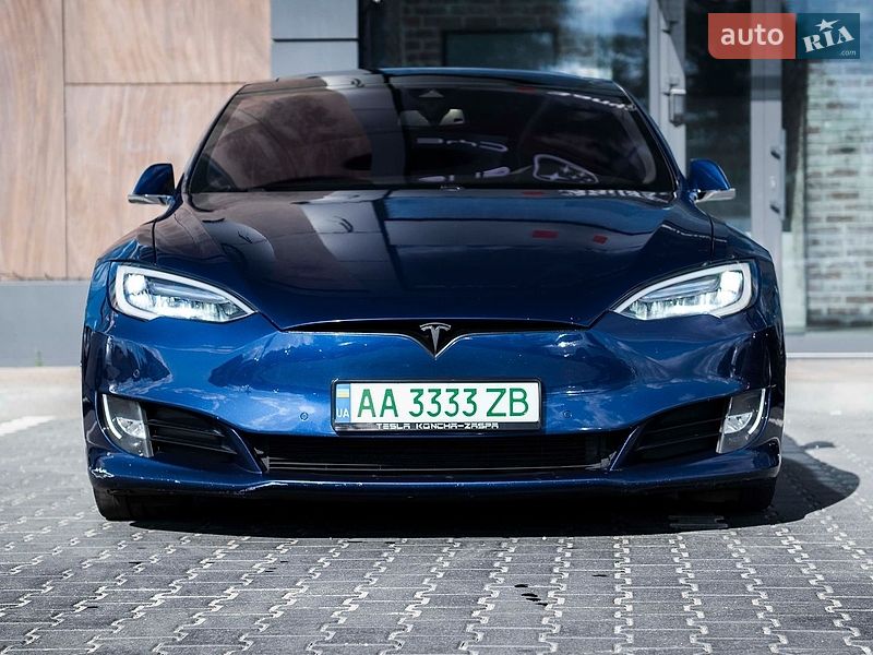 Tesla Model S 2015