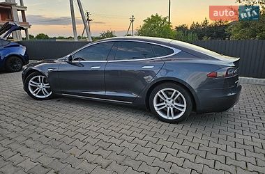 Tesla Model S  2015
