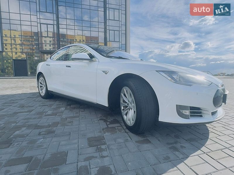 Лифтбек Tesla Model S 2013 в Днепре