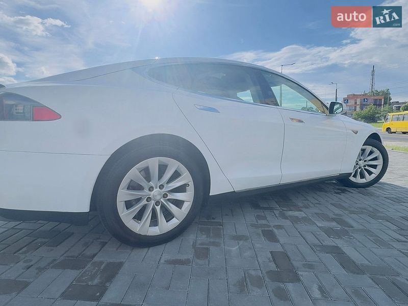 Лифтбек Tesla Model S 2013 в Днепре