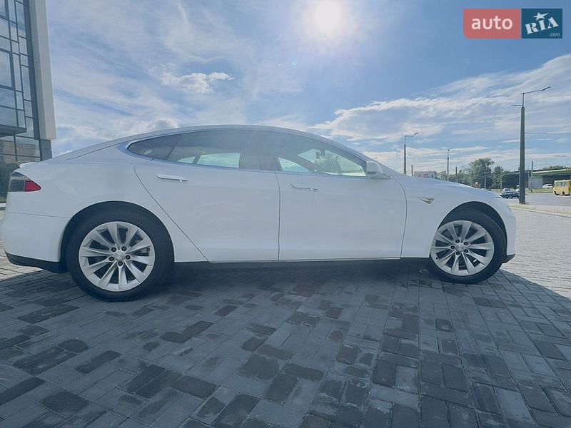 Лифтбек Tesla Model S 2013 в Днепре