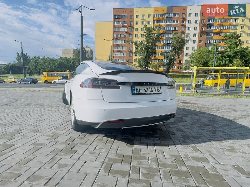 Лифтбек Tesla Model S 2013 в Днепре