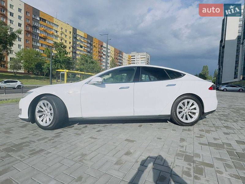 Лифтбек Tesla Model S 2013 в Днепре