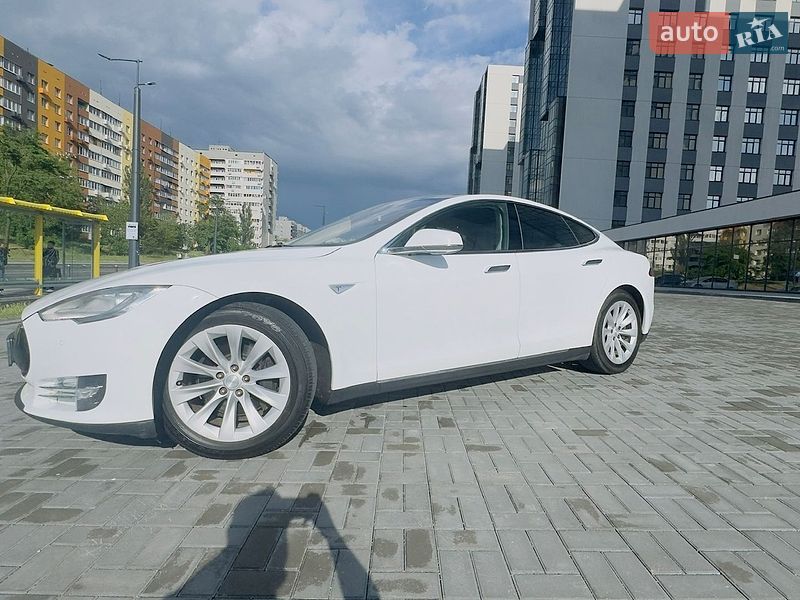 Лифтбек Tesla Model S 2013 в Днепре