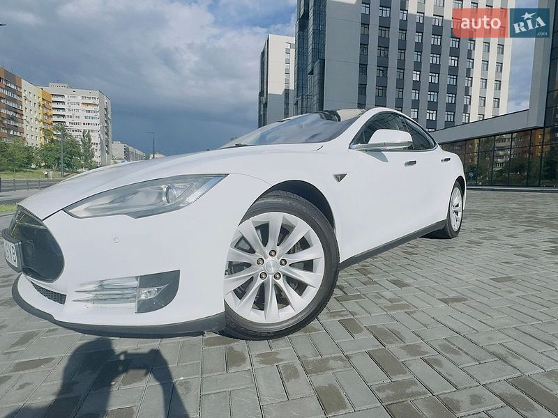 Лифтбек Tesla Model S 2013 в Днепре