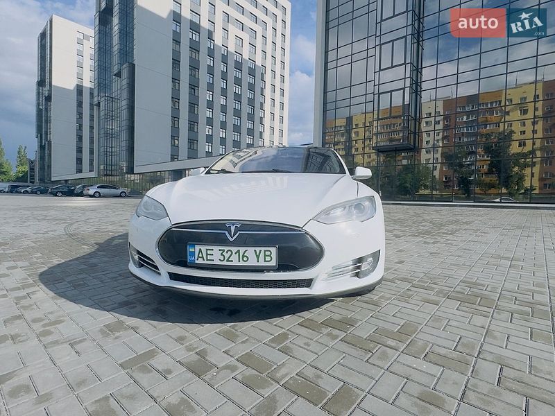 Лифтбек Tesla Model S 2013 в Днепре