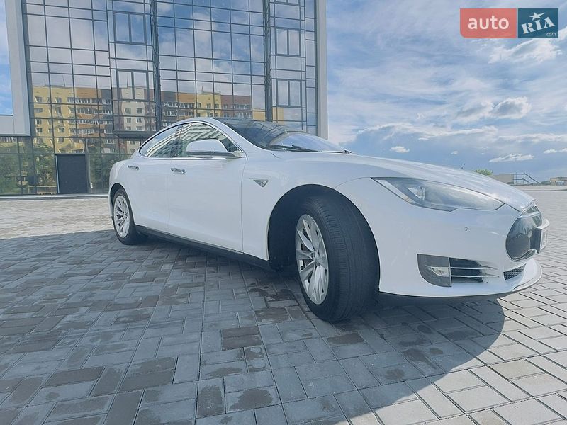 Лифтбек Tesla Model S 2013 в Днепре