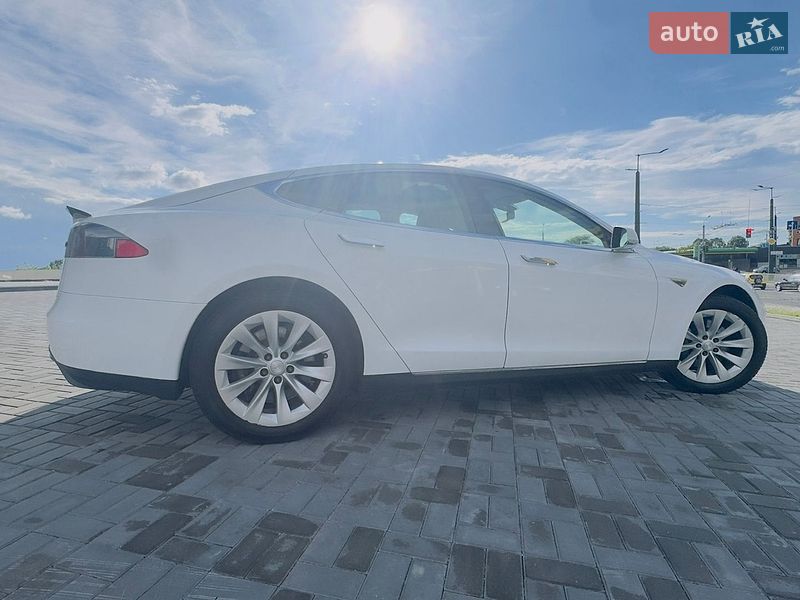 Лифтбек Tesla Model S 2013 в Днепре