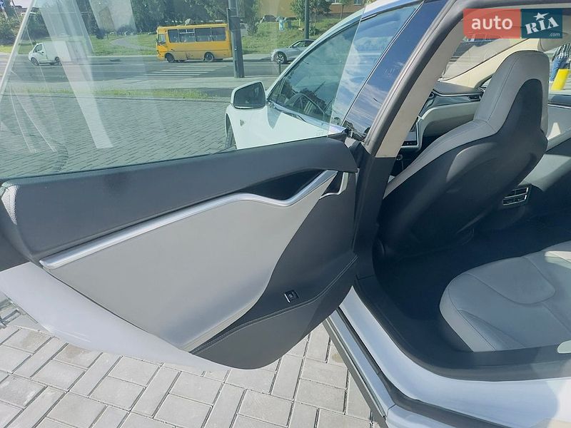 Лифтбек Tesla Model S 2013 в Днепре