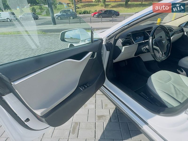 Лифтбек Tesla Model S 2013 в Днепре