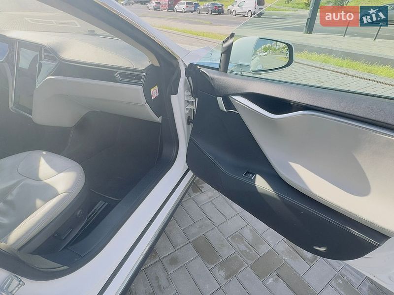 Лифтбек Tesla Model S 2013 в Днепре