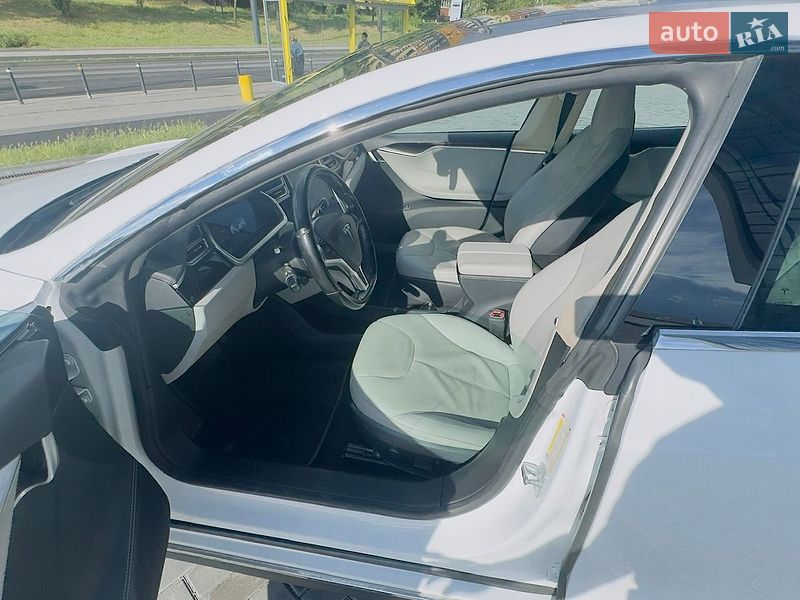 Лифтбек Tesla Model S 2013 в Днепре