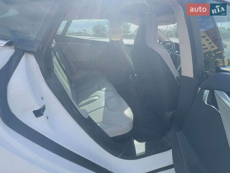 Лифтбек Tesla Model S 2013 в Днепре