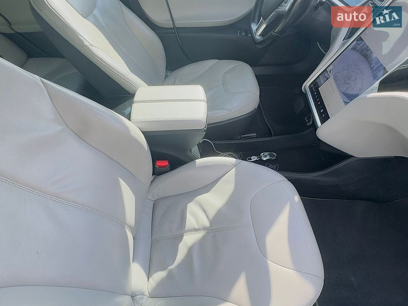 Лифтбек Tesla Model S 2013 в Днепре