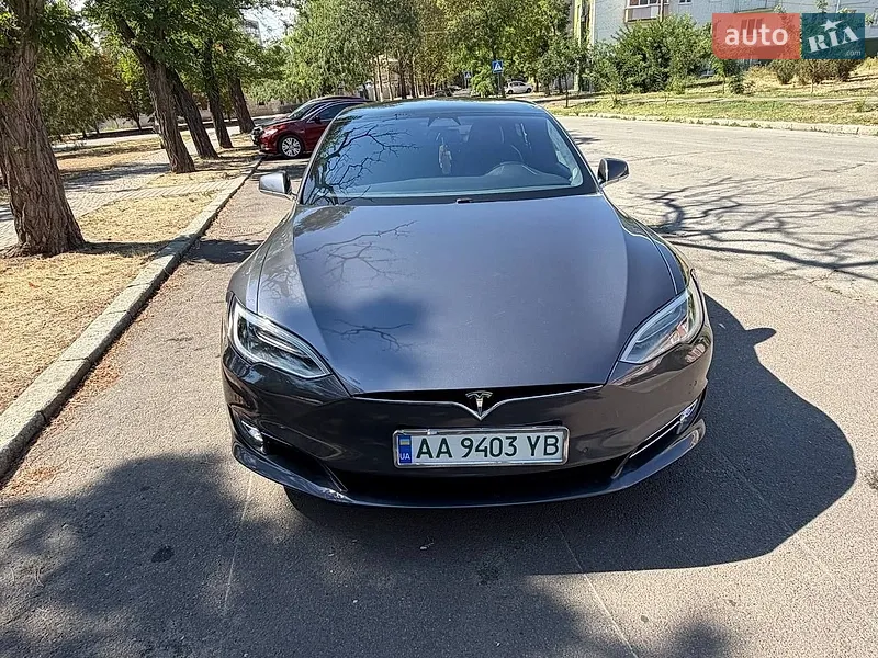 Tesla Model S 2020