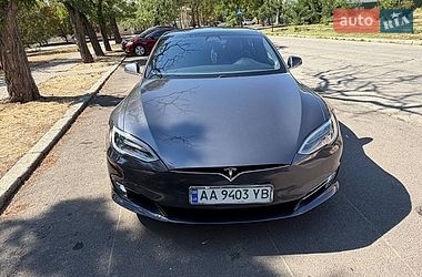 Tesla Model S  2020