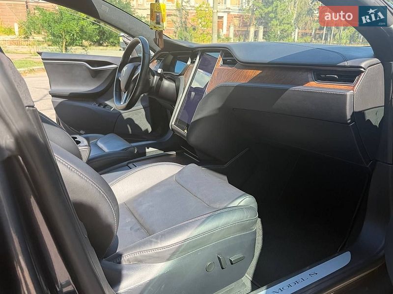 Лифтбек Tesla Model S 2020 в Николаеве