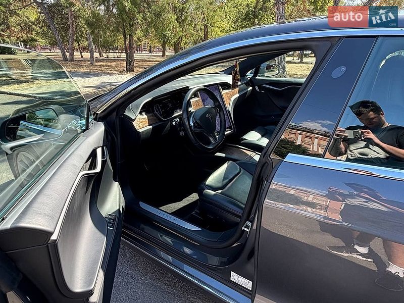 Лифтбек Tesla Model S 2020 в Николаеве