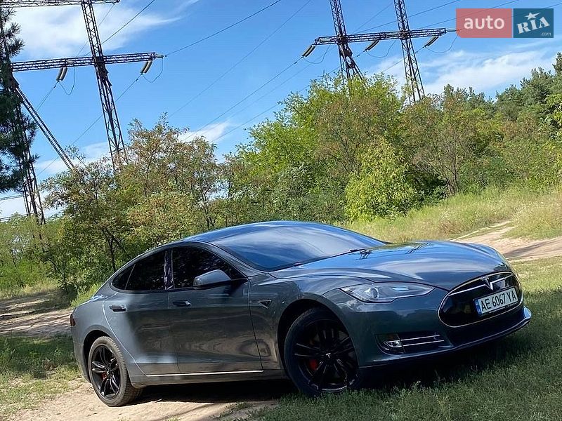 Лифтбек Tesla Model S 2013 в Днепре