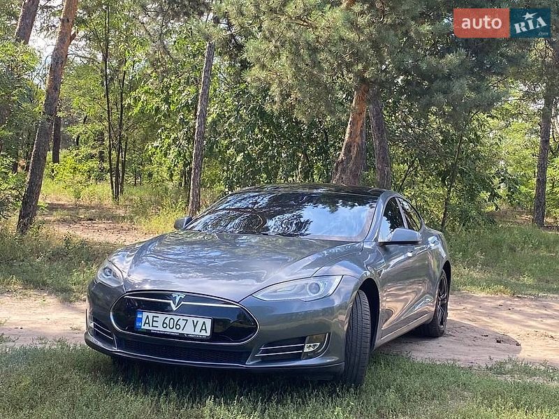 Лифтбек Tesla Model S 2013 в Днепре