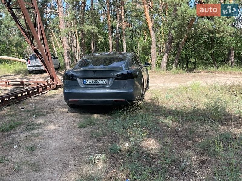 Лифтбек Tesla Model S 2013 в Днепре