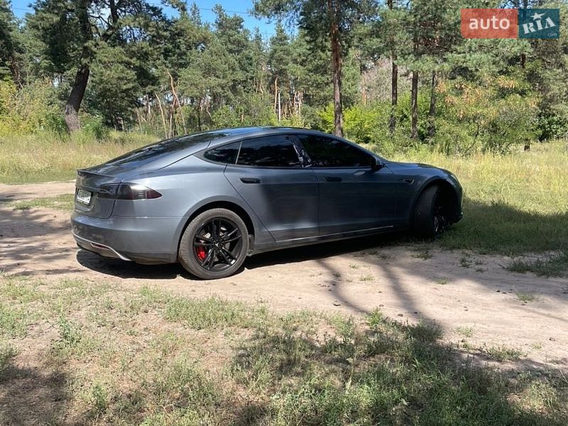 Лифтбек Tesla Model S 2013 в Днепре
