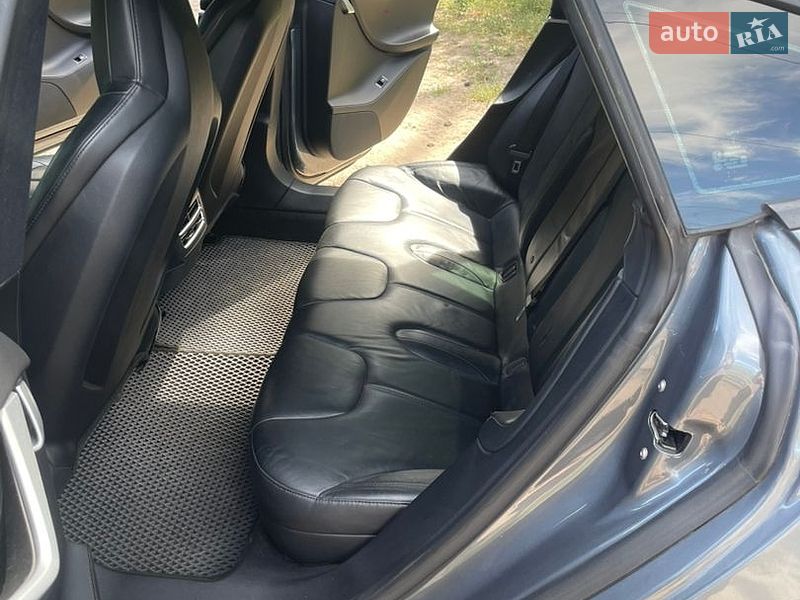 Лифтбек Tesla Model S 2013 в Днепре