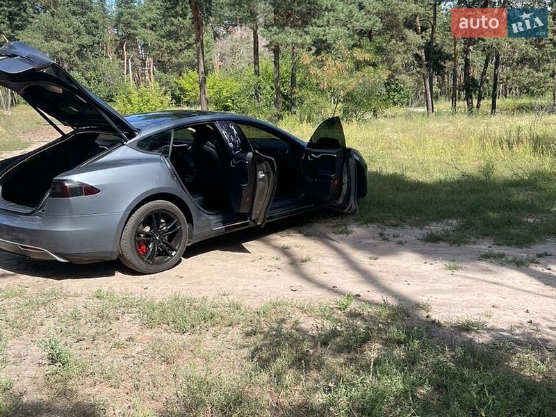 Лифтбек Tesla Model S 2013 в Днепре