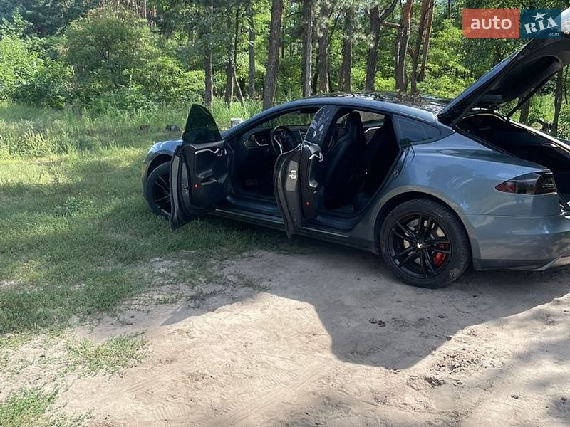 Лифтбек Tesla Model S 2013 в Днепре