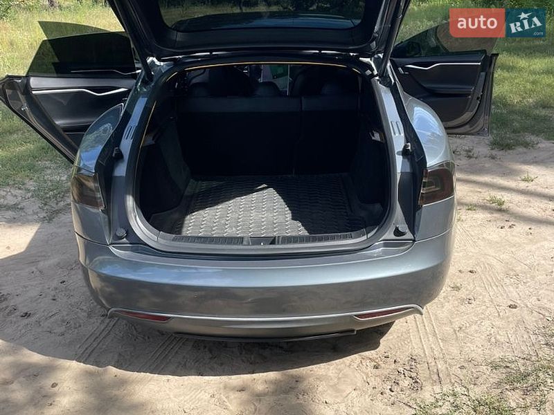 Лифтбек Tesla Model S 2013 в Днепре