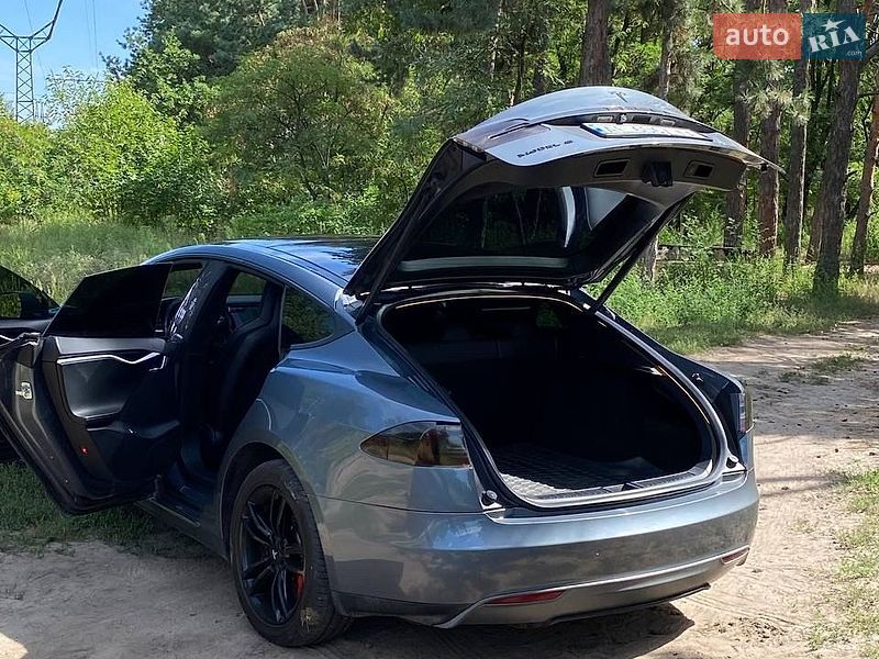 Лифтбек Tesla Model S 2013 в Днепре