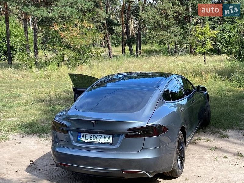 Лифтбек Tesla Model S 2013 в Днепре