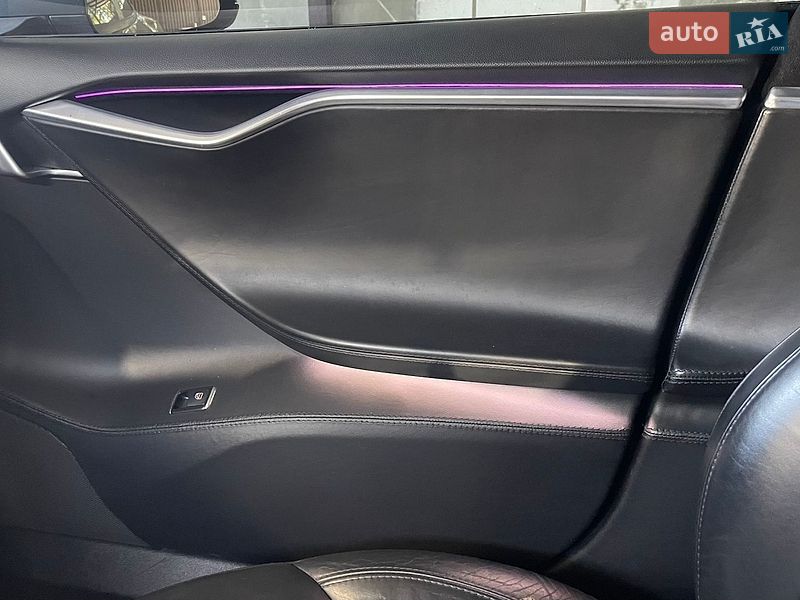 Лифтбек Tesla Model S 2013 в Днепре
