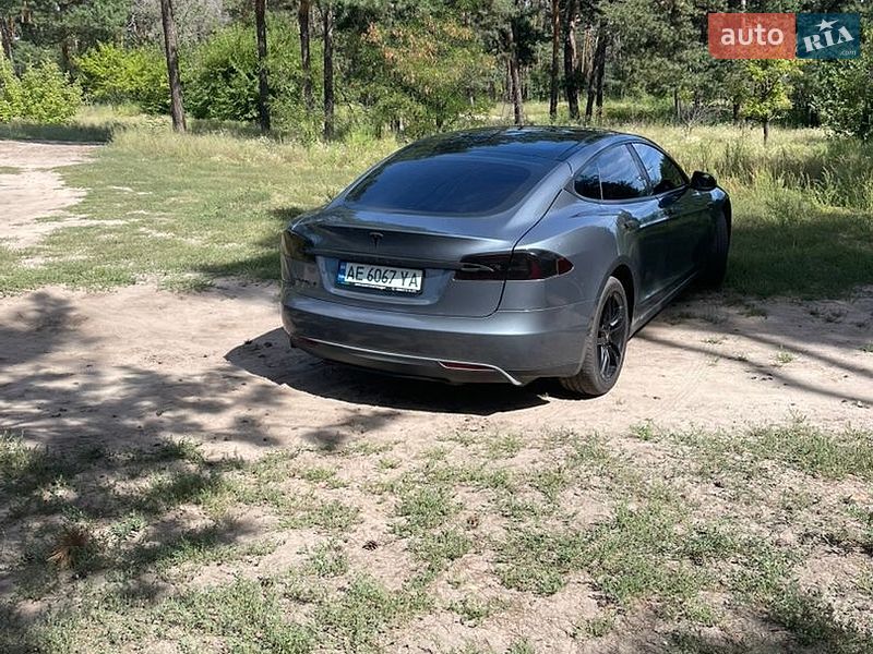 Лифтбек Tesla Model S 2013 в Днепре