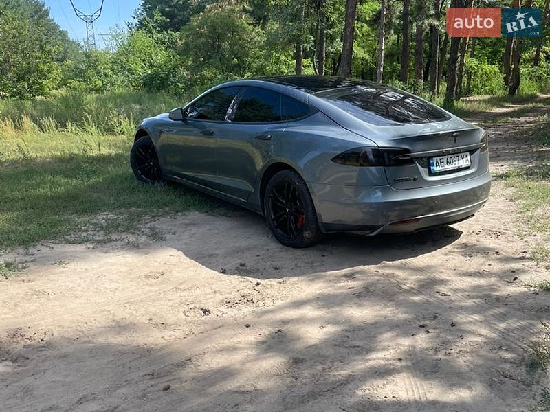 Лифтбек Tesla Model S 2013 в Днепре