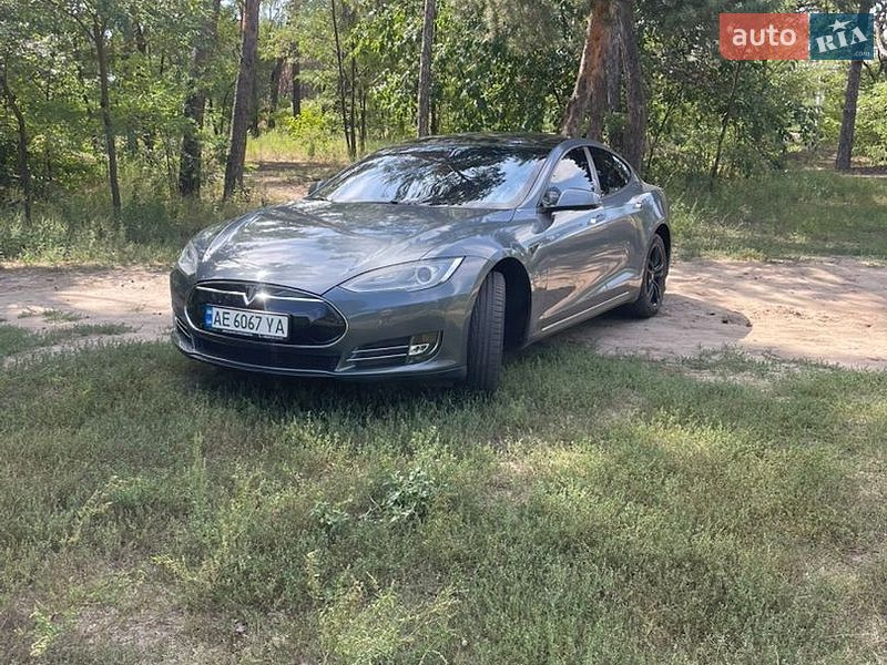 Лифтбек Tesla Model S 2013 в Днепре