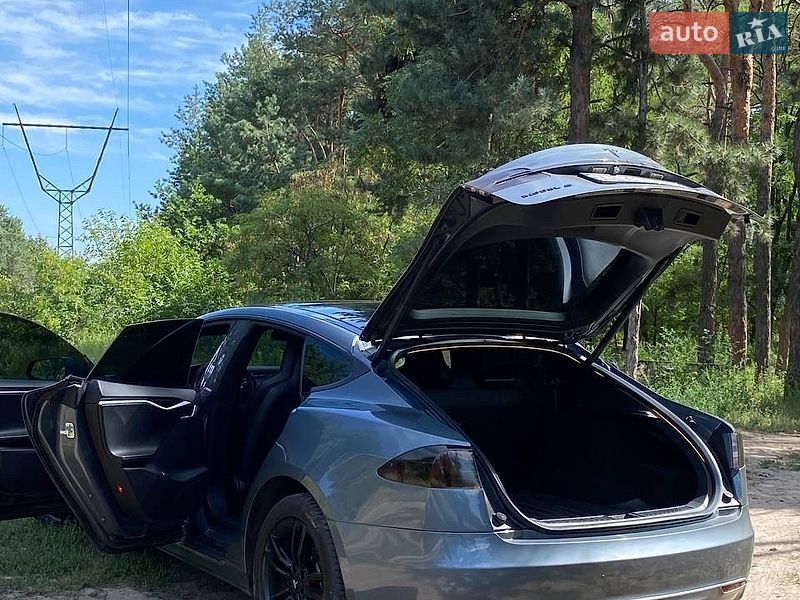 Лифтбек Tesla Model S 2013 в Днепре