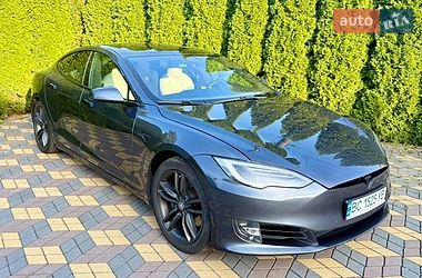Tesla Model S  2020