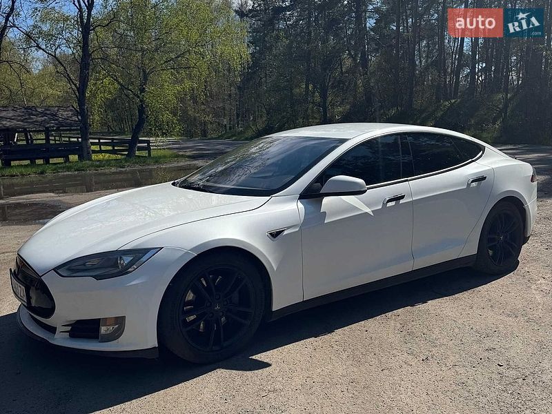 Ліфтбек Tesla Model S 2013 в Миргороді
