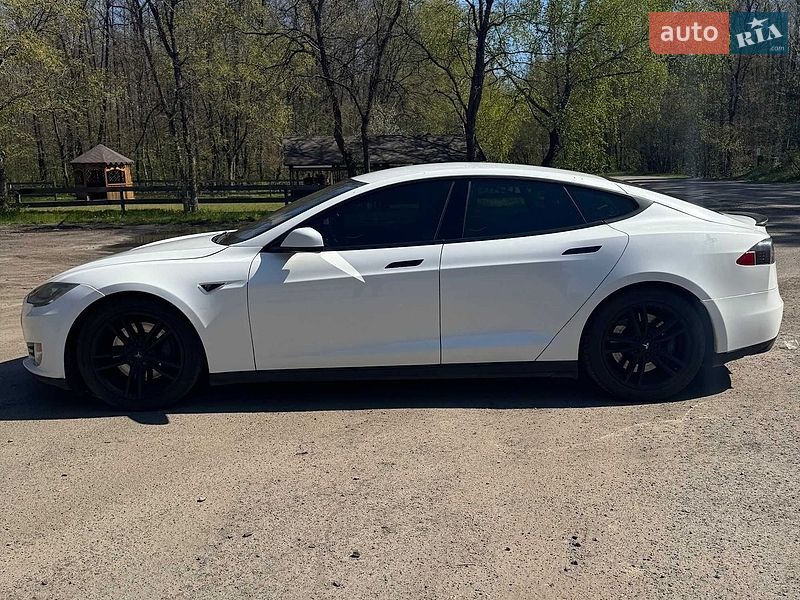 Ліфтбек Tesla Model S 2013 в Миргороді