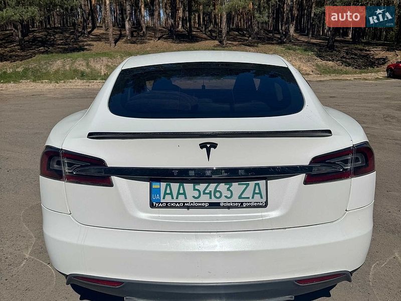 Ліфтбек Tesla Model S 2013 в Миргороді