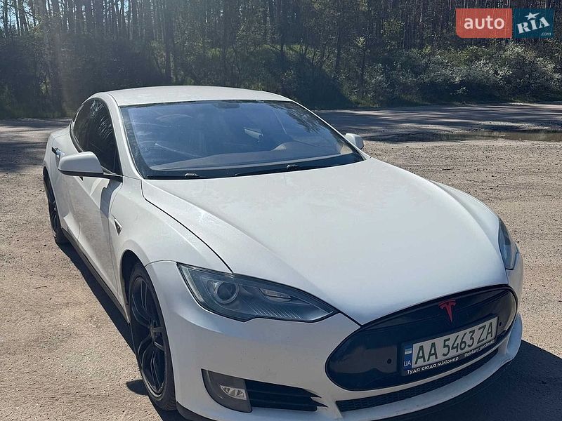 Ліфтбек Tesla Model S 2013 в Миргороді
