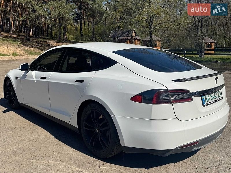 Ліфтбек Tesla Model S 2013 в Миргороді