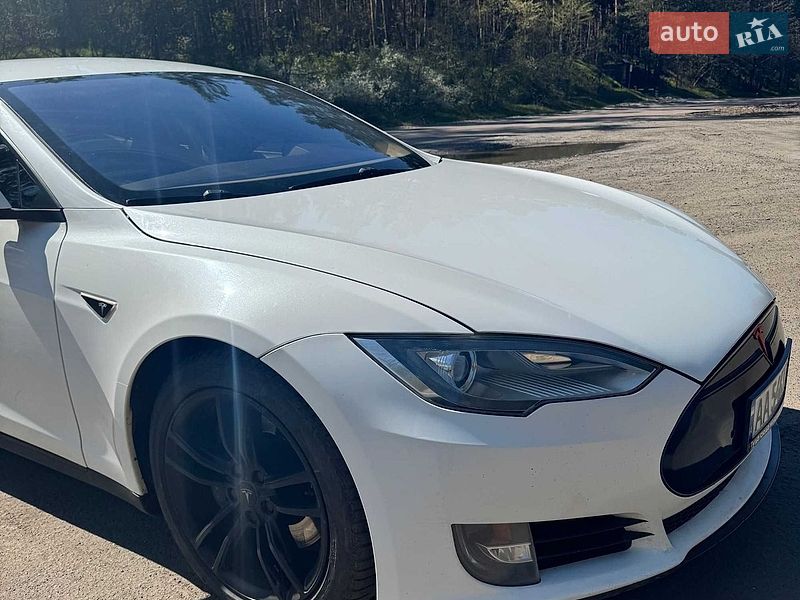 Ліфтбек Tesla Model S 2013 в Миргороді