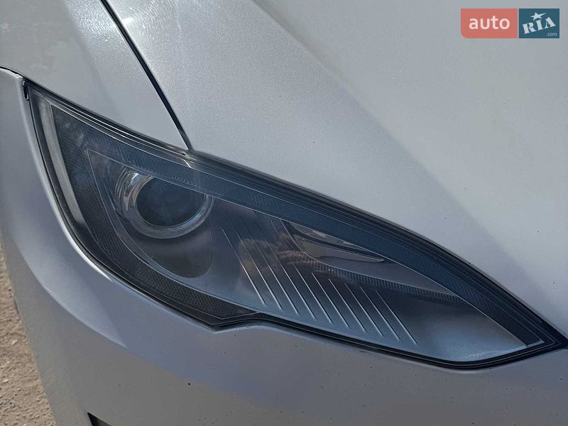 Ліфтбек Tesla Model S 2013 в Миргороді