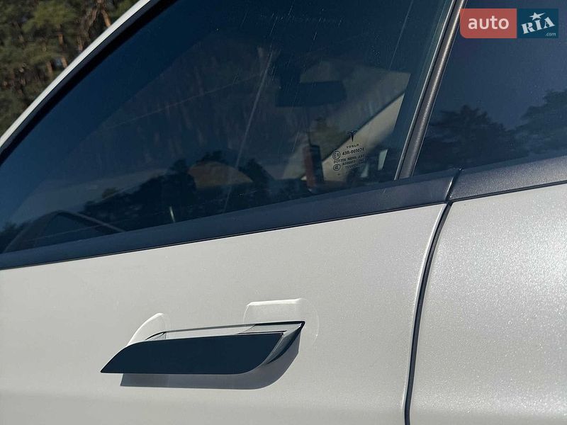 Ліфтбек Tesla Model S 2013 в Миргороді