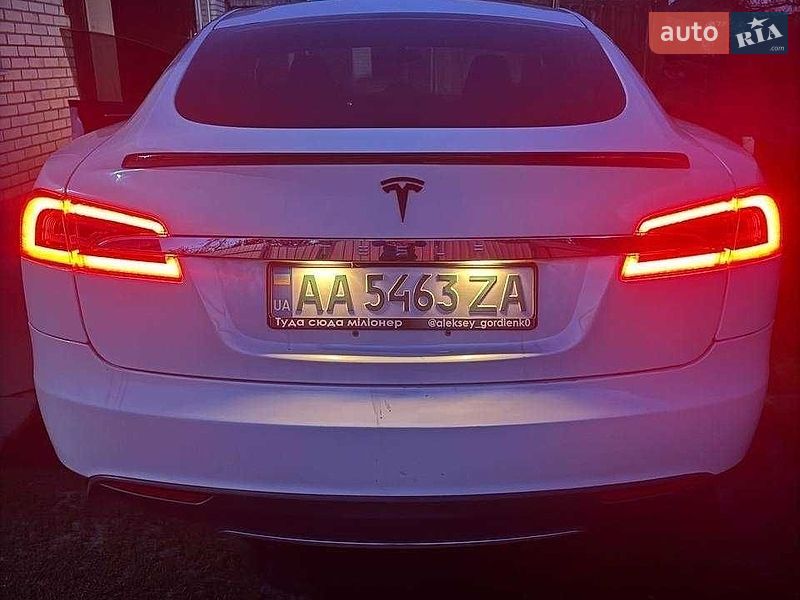 Ліфтбек Tesla Model S 2013 в Миргороді