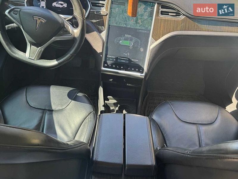 Ліфтбек Tesla Model S 2013 в Миргороді